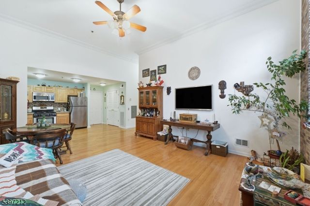 19 Market St 205, Paterson City, NJ 07501