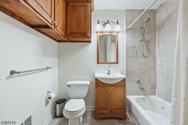 19 Market St 205, Paterson City, NJ 07501