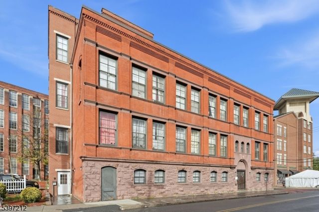 19 Market St 205, Paterson City, NJ 07501