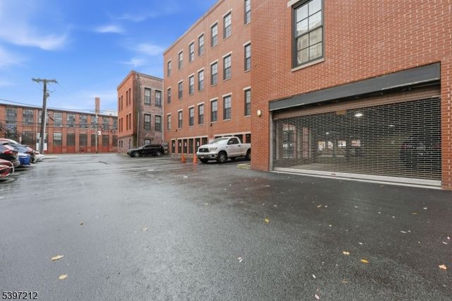 19 Market St 205, Paterson City, NJ 07501