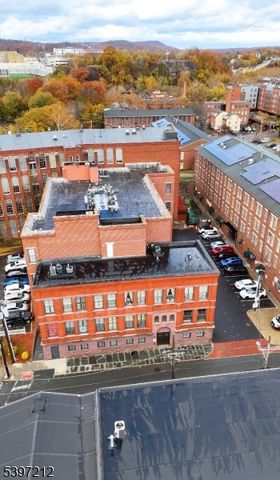 19 Market St 205, Paterson City, NJ 07501