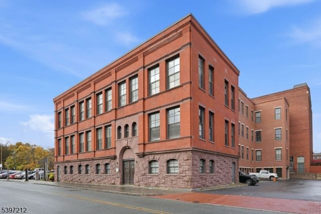 19 Market St 205, Paterson City, NJ 07501