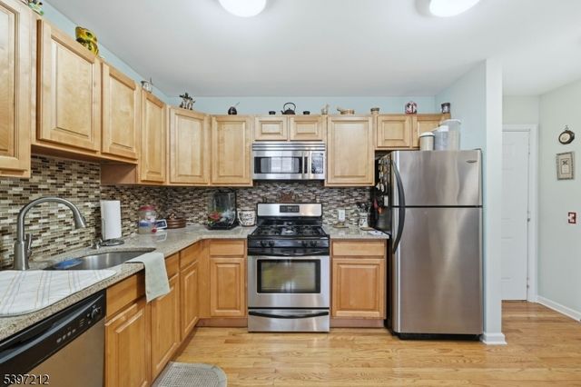 19 Market St 205, Paterson City, NJ 07501