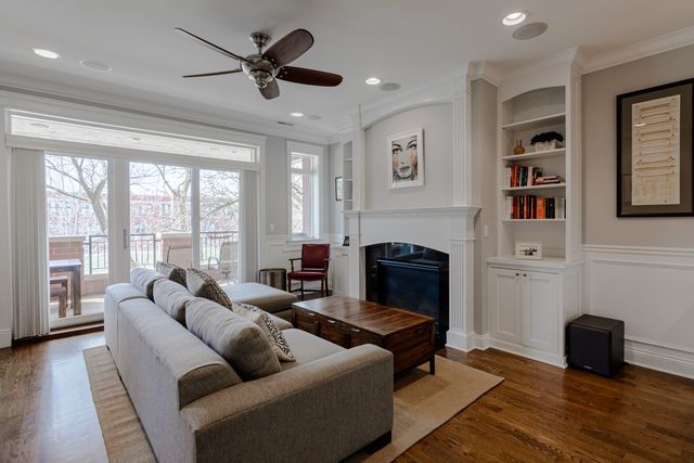 3315 N Seminary Avenue 2, Chicago, IL 60657