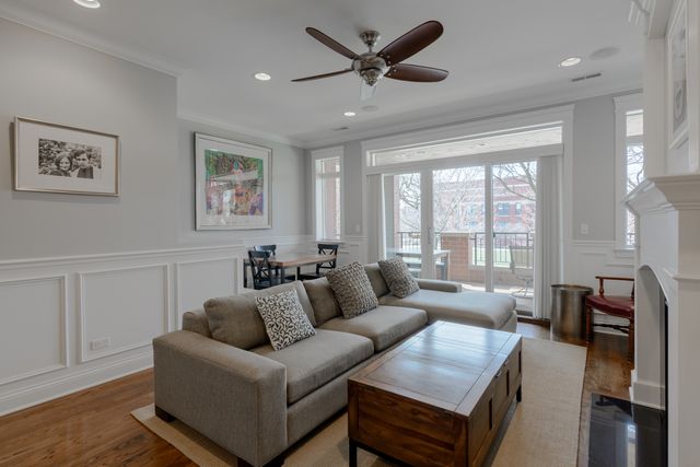 3315 N Seminary Avenue 2, Chicago, IL 60657