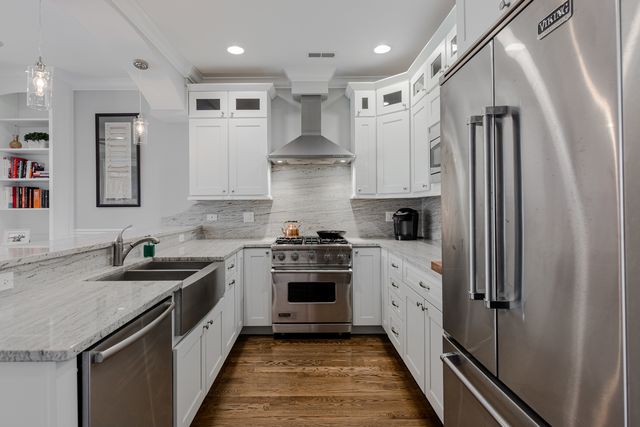3315 N Seminary Avenue 2, Chicago, IL 60657