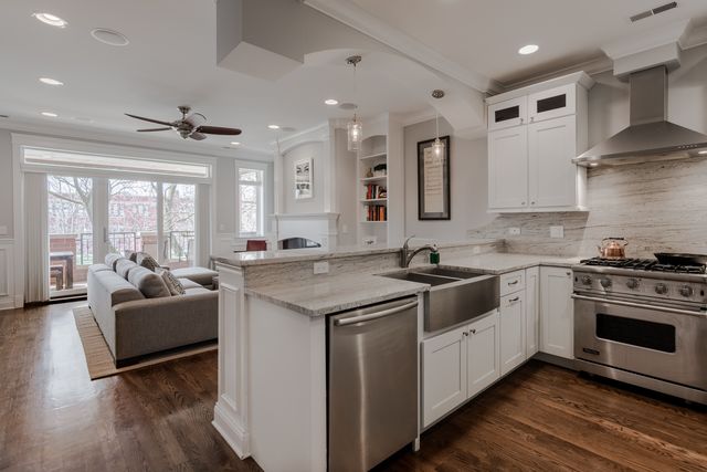 3315 N Seminary Avenue 2, Chicago, IL 60657