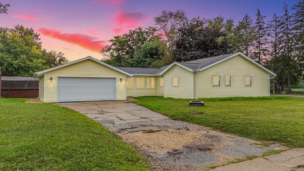 1004 WERNER ALLEN ROAD, New London, WI 54961