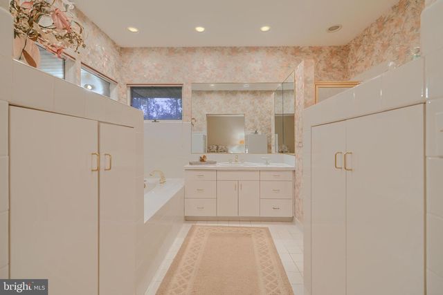 7900 IVY LN, Baltimore, MD 21208