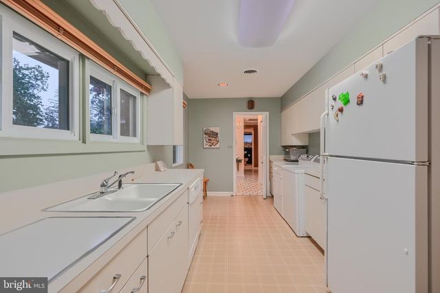 7900 IVY LN, Baltimore, MD 21208