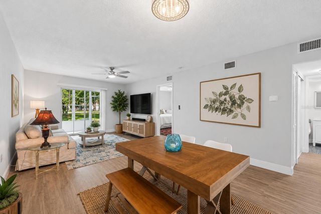 3074 LAKE BAYSHORE DR O-120, Bradenton, FL 34205