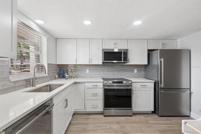 3074 LAKE BAYSHORE DR O-120, Bradenton, FL 34205
