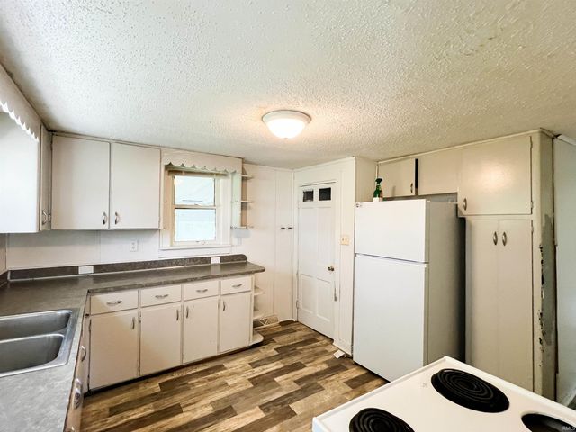 1503 E 21st Street, Muncie, IN 47302