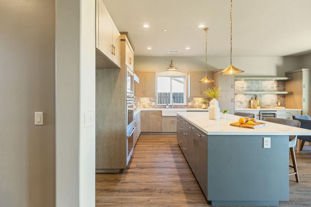 928 Hidden Ridge, Tulare, CA 93274