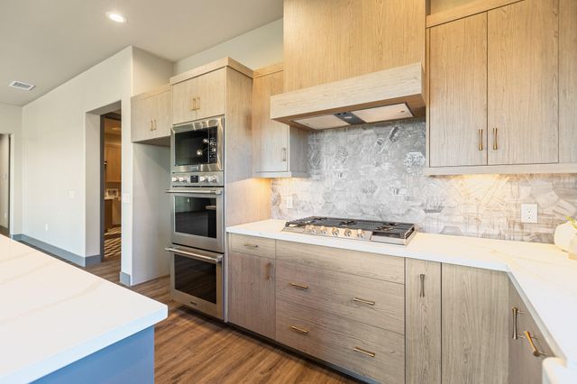 928 Hidden Ridge, Tulare, CA 93274