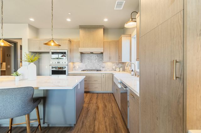 928 Hidden Ridge, Tulare, CA 93274