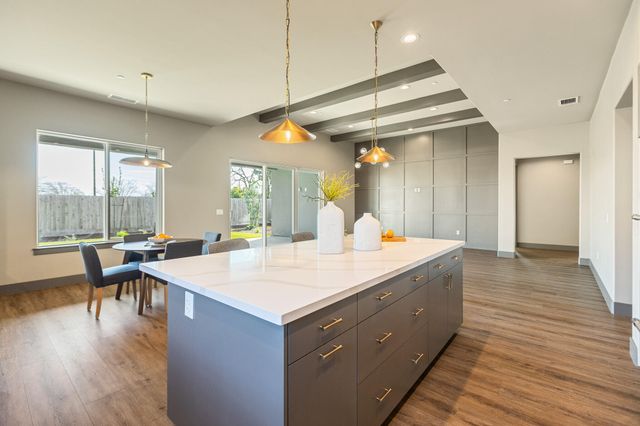 928 Hidden Ridge, Tulare, CA 93274