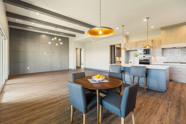 928 Hidden Ridge, Tulare, CA 93274