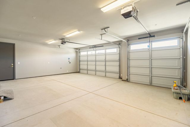 928 Hidden Ridge, Tulare, CA 93274