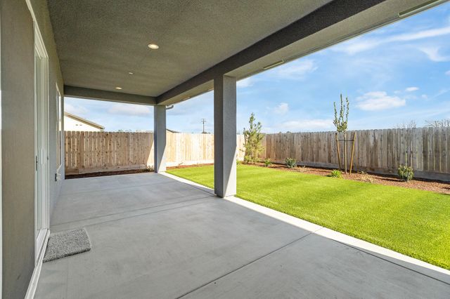 928 Hidden Ridge, Tulare, CA 93274