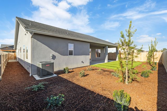 928 Hidden Ridge, Tulare, CA 93274