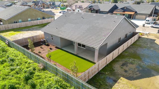 928 Hidden Ridge, Tulare, CA 93274