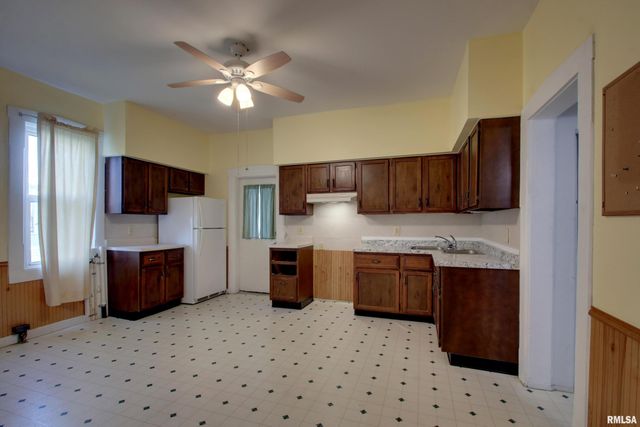 2069 SPRING Street, Quincy, IL 62301