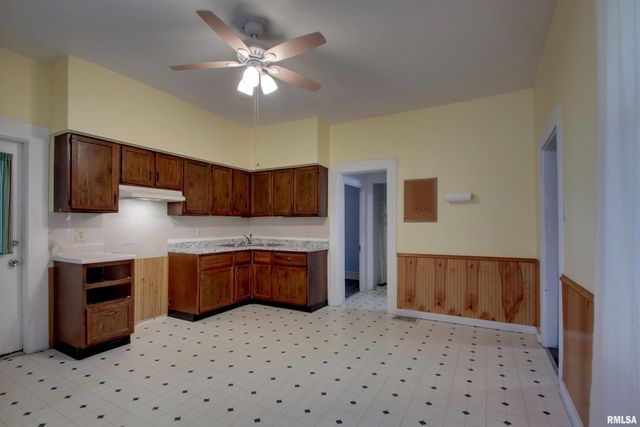 2069 SPRING Street, Quincy, IL 62301