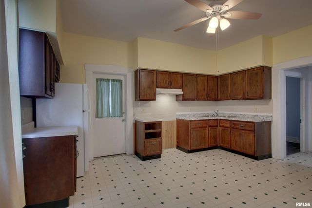 2069 SPRING Street, Quincy, IL 62301