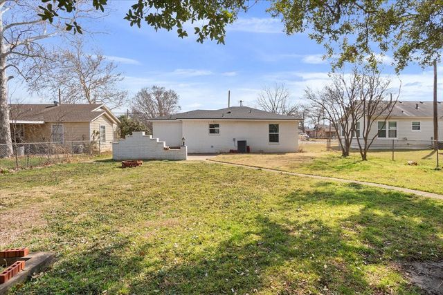 1309 W 10th Street, Mcgregor, TX 76657