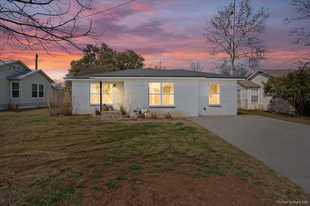 1309 W 10th Street, Mcgregor, TX 76657