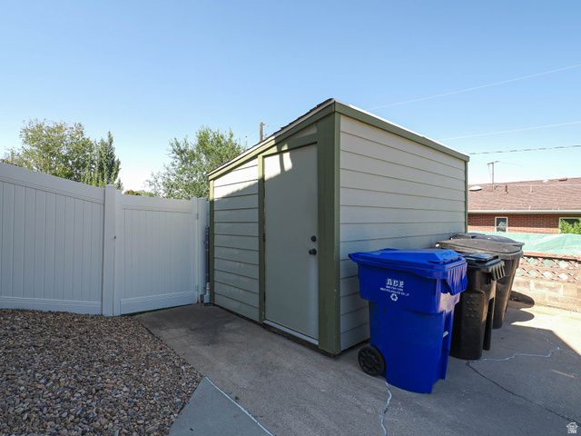2524 S EDGEHILL DR, Bountiful, UT 84010