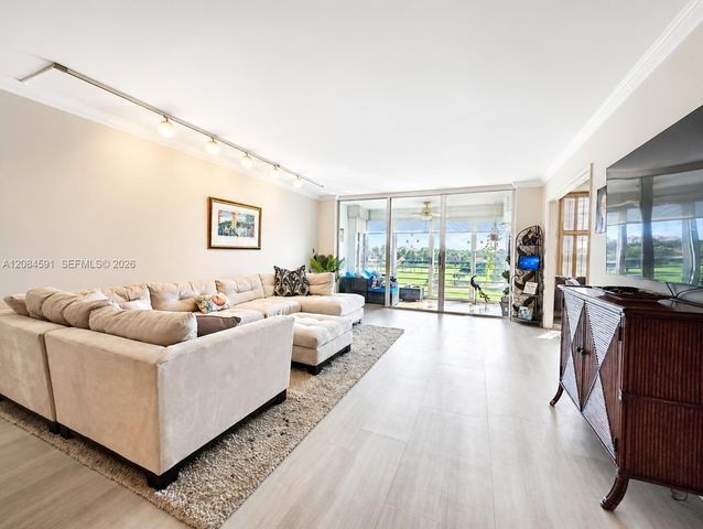 3980 Oaks Clubhouse Drive 409, Pompano Beach, FL 33069