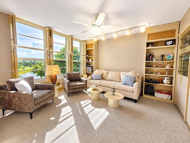 3980 Oaks Clubhouse Drive 409, Pompano Beach, FL 33069