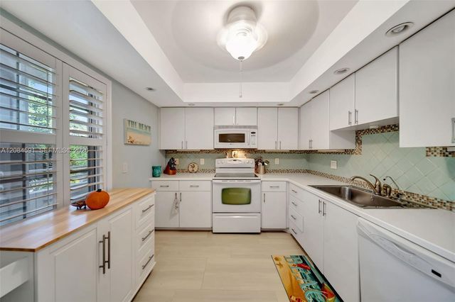 3980 Oaks Clubhouse Drive 409, Pompano Beach, FL 33069