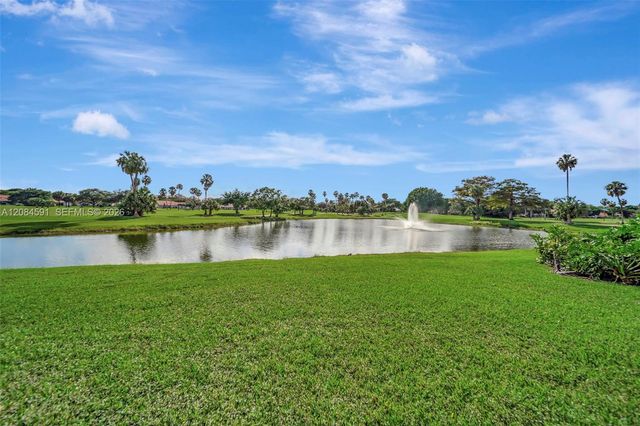 3980 Oaks Clubhouse Drive 409, Pompano Beach, FL 33069