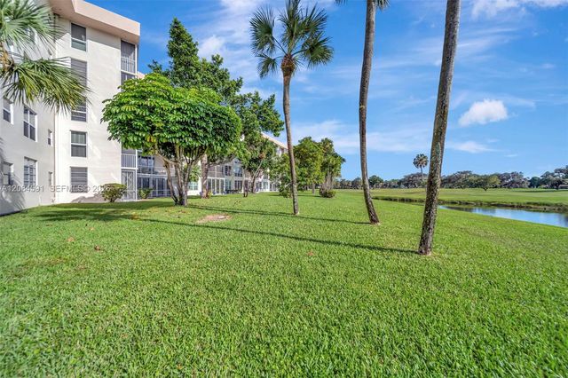 3980 Oaks Clubhouse Drive 409, Pompano Beach, FL 33069