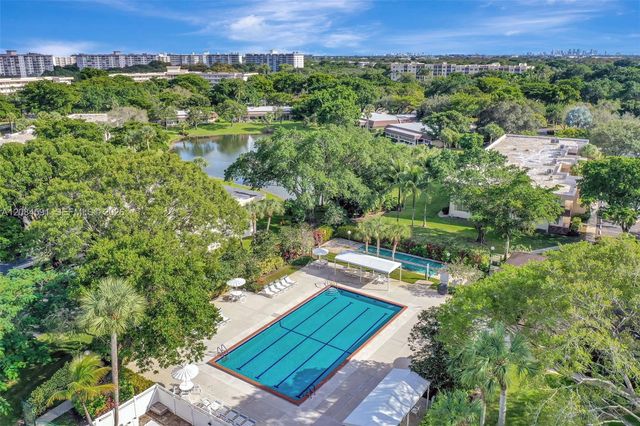 3980 Oaks Clubhouse Drive 409, Pompano Beach, FL 33069