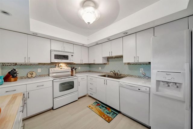 3980 Oaks Clubhouse Drive 409, Pompano Beach, FL 33069