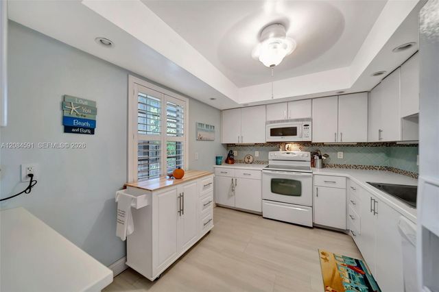 3980 Oaks Clubhouse Drive 409, Pompano Beach, FL 33069