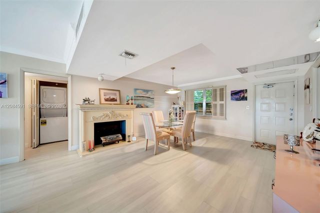 3980 Oaks Clubhouse Drive 409, Pompano Beach, FL 33069