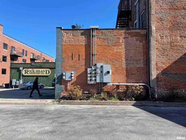 1811 2ND Avenue, Rock Island, IL 61201