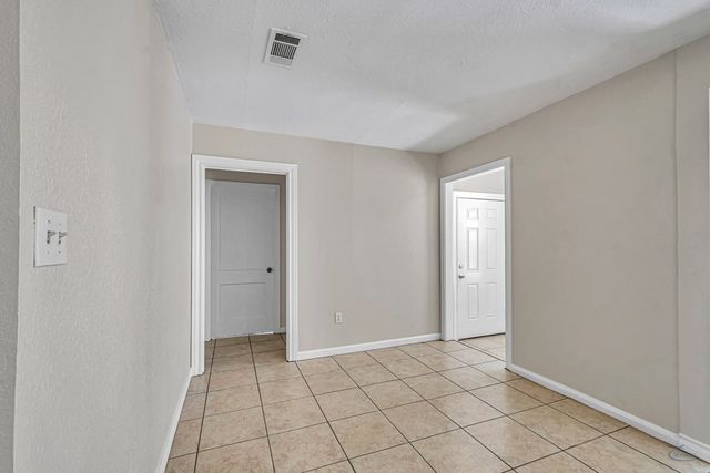 305 E Cuthbert Ave, Midland, TX 79701