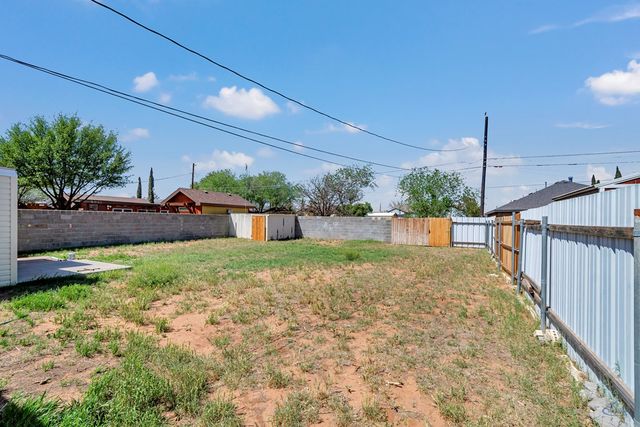 305 E Cuthbert Ave, Midland, TX 79701