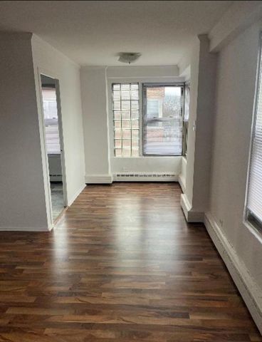 2620 W Berwyn Avenue 503, Chicago, IL 60625