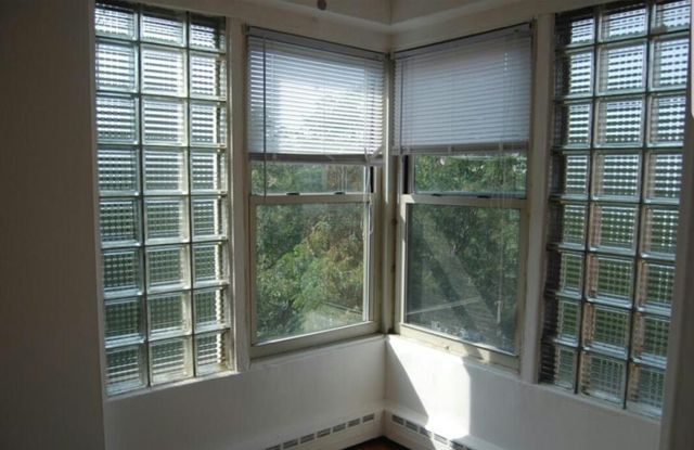 2620 W Berwyn Avenue 503, Chicago, IL 60625