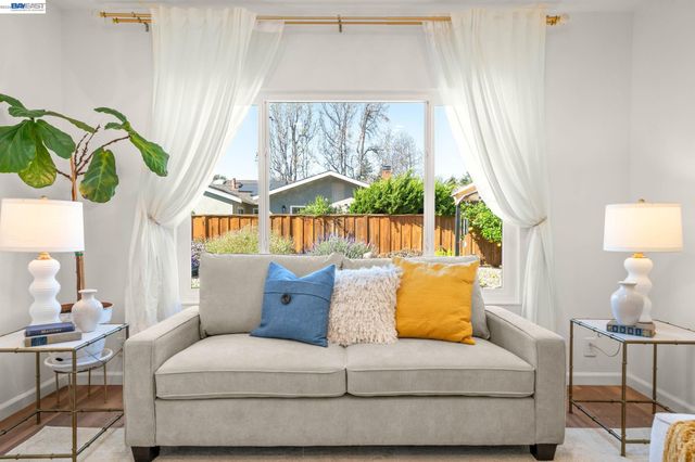 35290 Farnham Dr, Newark, CA 94560