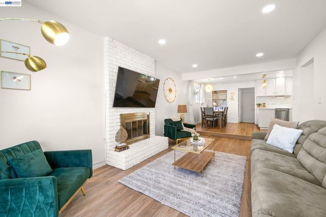 35290 Farnham Dr, Newark, CA 94560