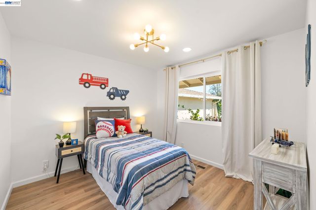 35290 Farnham Dr, Newark, CA 94560