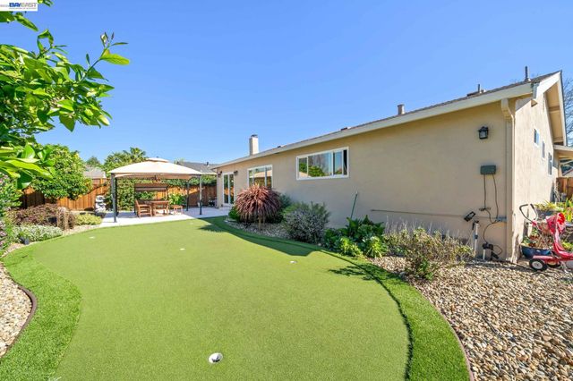 35290 Farnham Dr, Newark, CA 94560